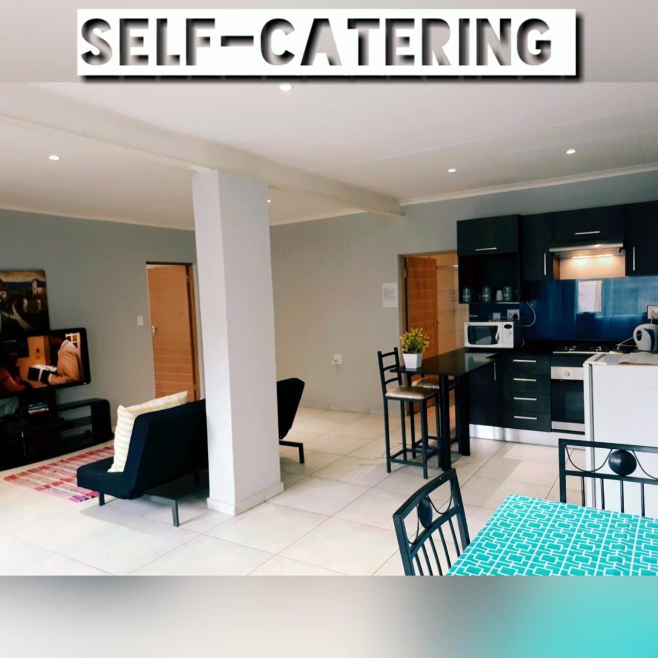 Midrand Guesthouse - Tasa Екстер'єр фото