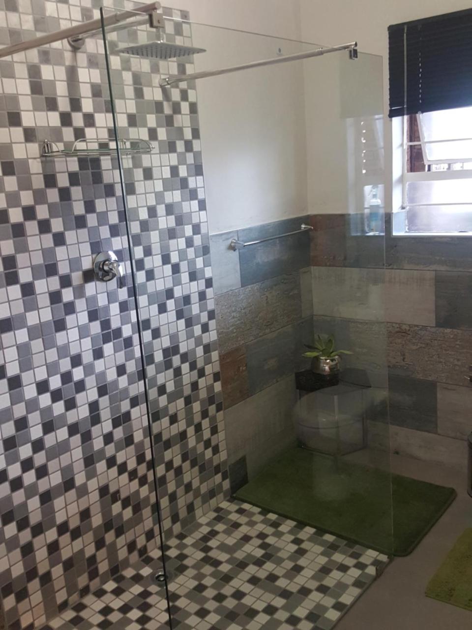 Midrand Guesthouse - Tasa Екстер'єр фото